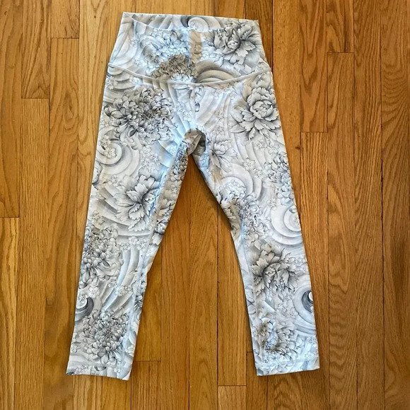 Lululemon Wunder Under Crop Hi-Rise 21" Twine White Multi Sz 6 EUC - Picture 1 of 5